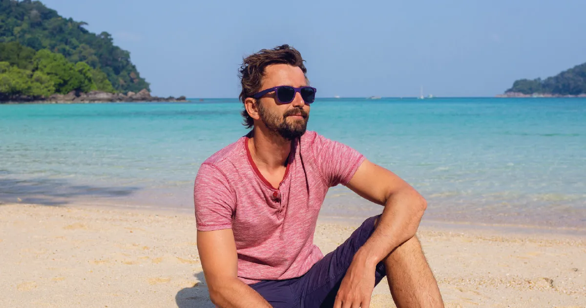 Come curare i capelli maschili quando fa caldo